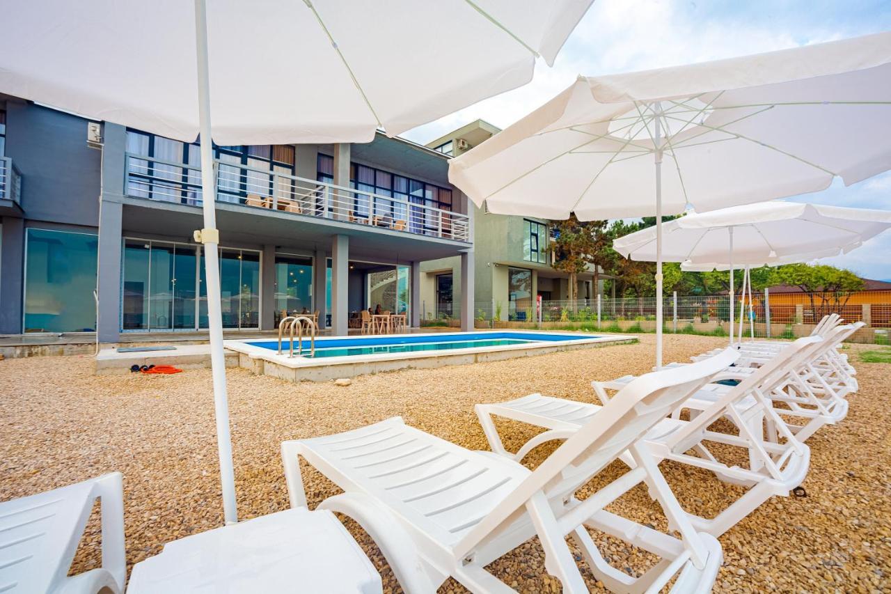 Green Land Hotel 桑德雷什 外观 照片