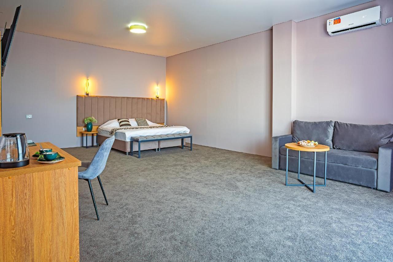 Green Land Hotel 桑德雷什 外观 照片