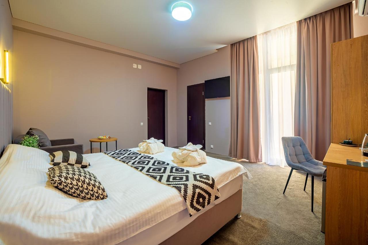 Green Land Hotel 桑德雷什 外观 照片